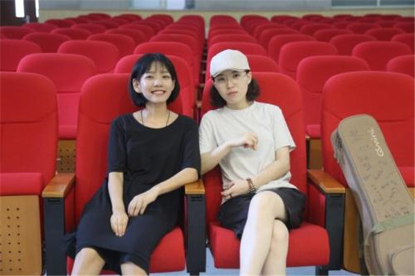 房東的貓王心怡是誰(shuí) 王心怡個(gè)人簡(jiǎn)歷和微博，王心怡吳佩玲是情侶關(guān)系嗎 