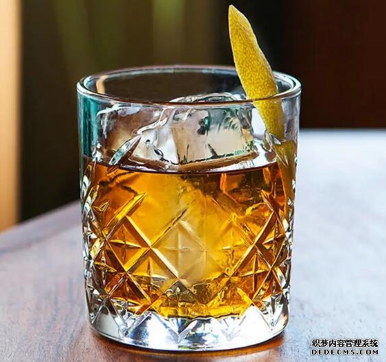 以威士忌為基酒的雞尾酒配方，最經(jīng)典的就是古典/曼哈頓/威士忌酸