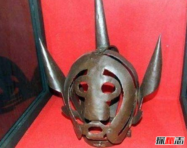 古代酷刑導向搖臺,尖端不斷刺入犯人肛門(mén)(可能會(huì )當場(chǎng)送命)