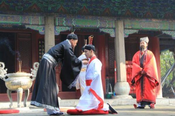 古代男子20歲行什么禮 20歲成年稱(chēng)為弱冠(男子行冠禮)